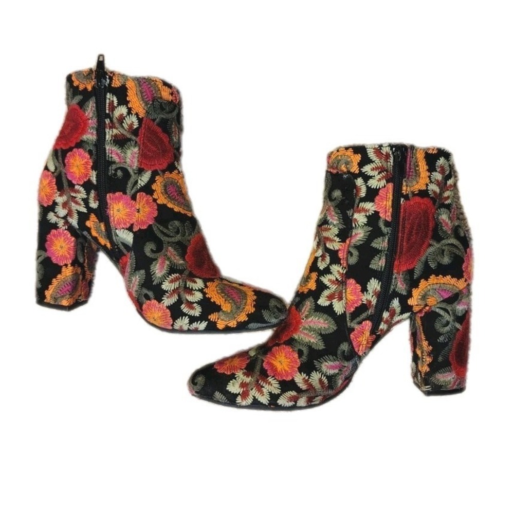 Mia Embroidered Floral Paisley Ankle Booties  Womens  Sz 8 Boho Artsy Multicolor